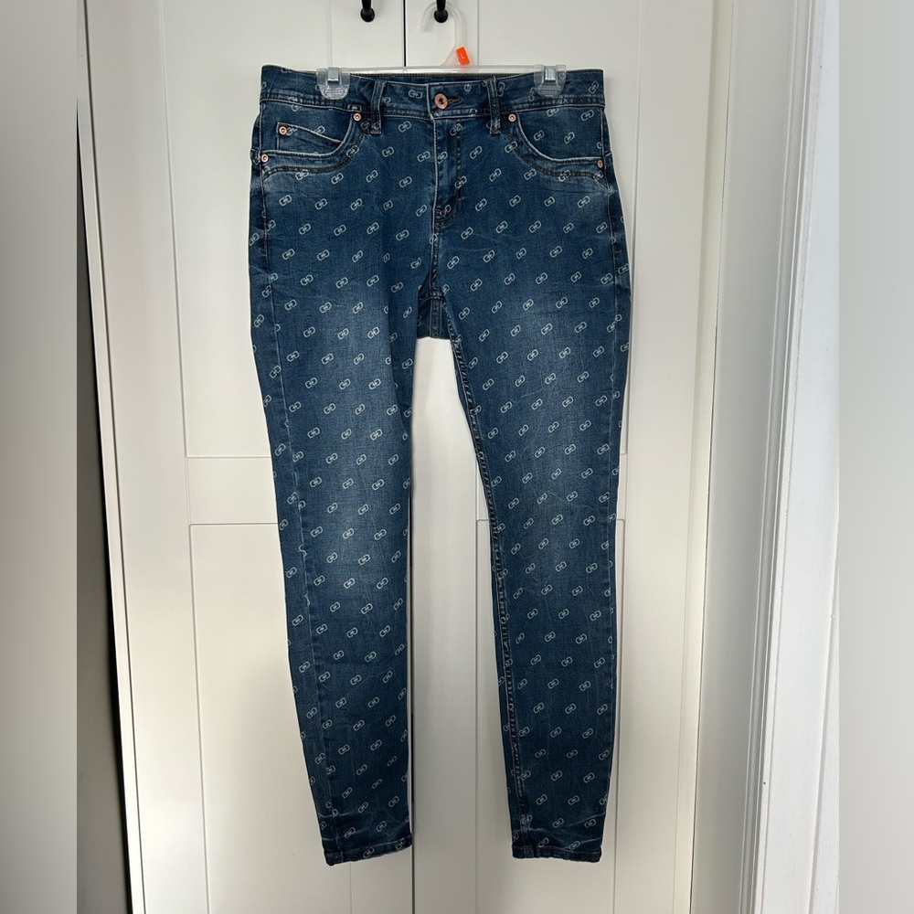EUC Red Button LuLu printed denim skinny Jeans size 32” waist